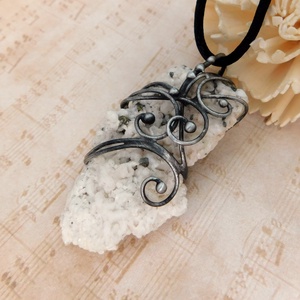 Nyers manganokalcit medál - ékszer - nyaklánc - medálos nyaklánc - Meska.hu