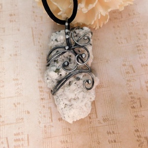 Nyers manganokalcit medál - ékszer - nyaklánc - medálos nyaklánc - Meska.hu