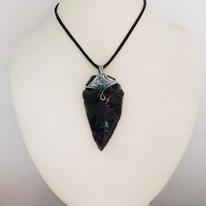 Obszidián nyílhegy medál jádéval - ékszer - nyaklánc - medál - Meska.hu