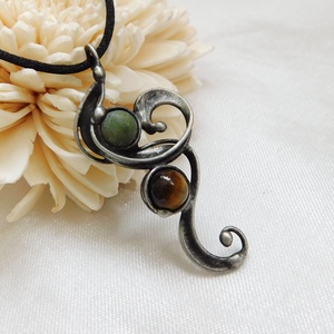 Medál nefrittel és tigrisszemmel - Meska.hu