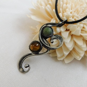 Medál nefrittel és tigrisszemmel - ékszer - nyaklánc - medál - Meska.hu