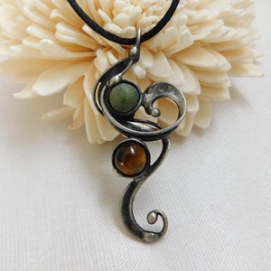 Medál nefrittel és tigrisszemmel - ékszer - nyaklánc - medál - Meska.hu