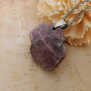 Nyers rubin medál - ékszer - nyaklánc - medálos nyaklánc - Meska.hu