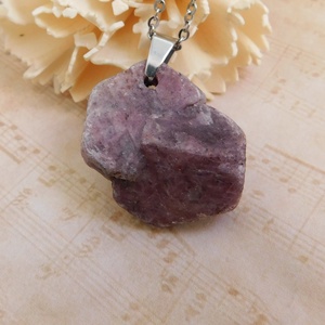 Nyers rubin medál - ékszer - nyaklánc - medálos nyaklánc - Meska.hu