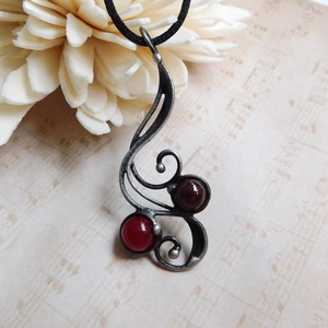 Gránát medál jádéval - ékszer - nyaklánc - medálos nyaklánc - Meska.hu