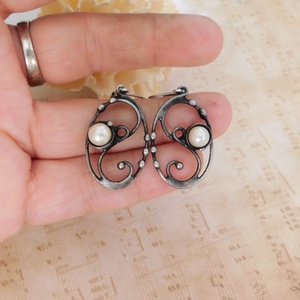 Gyöngy fülbevaló - ékszer - fülbevaló - pötty fülbevaló - Meska.hu