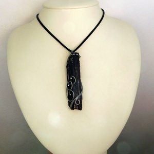 Nyers turmalin medál - ékszer - nyaklánc - medál - Meska.hu