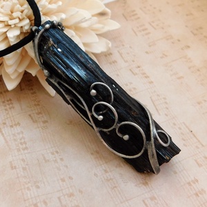 Nyers turmalin medál - Meska.hu