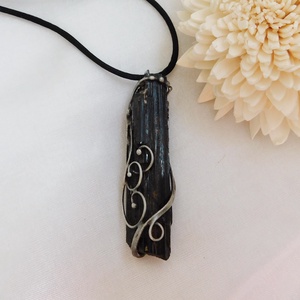 Nyers turmalin medál - ékszer - nyaklánc - medál - Meska.hu