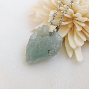Nyers akvamarin medál acél láncon - ékszer - nyaklánc - medálos nyaklánc - Meska.hu