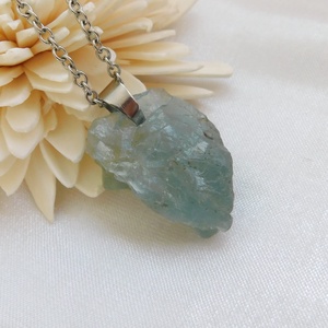 Nyers akvamarin medál acél láncon, Ékszer, Nyaklánc, Medálos nyaklánc, Ékszerkészítés, MESKA