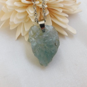 Nyers akvamarin medál acél láncon - ékszer - nyaklánc - medálos nyaklánc - Meska.hu