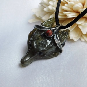 Labradorit farkasfej medál jáspissal - ékszer - nyaklánc - medál - Meska.hu