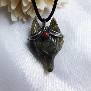 Labradorit farkasfej medál jáspissal - ékszer - nyaklánc - medál - Meska.hu