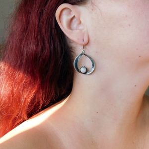 Szivárvány holdkő fülbevaló - ékszer - fülbevaló - lógós kerek fülbevaló - Meska.hu