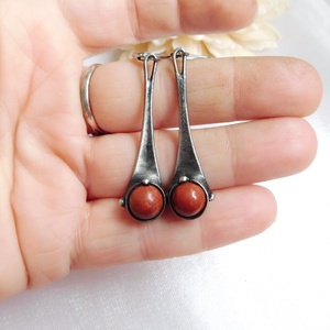 Vörös jáspis fülbevaló - ékszer - fülbevaló - lógós kerek fülbevaló - Meska.hu