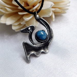 Mini lápisz lazuli sárkány medál, Ékszer, Nyaklánc, Medálos nyaklánc, Fémmegmunkálás, Ékszerkészítés, MESKA