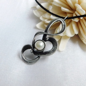 Folyami gyöngy violinkulcs medál - ékszer - nyaklánc - medálos nyaklánc - Meska.hu