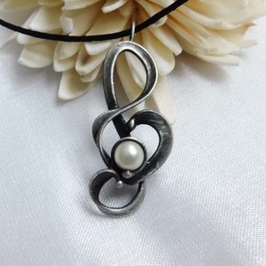 Folyami gyöngy violinkulcs medál - ékszer - nyaklánc - medálos nyaklánc - Meska.hu