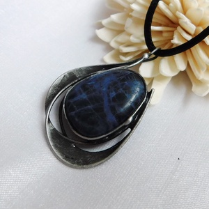 Szodalit medál - ékszer - nyaklánc - medálos nyaklánc - Meska.hu