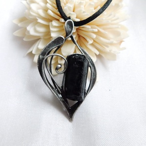 Nyers turmalin medál - ékszer - nyaklánc - medál - Meska.hu