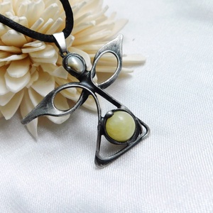 Kalcit angyal medál folyami gyönggyel - Meska.hu