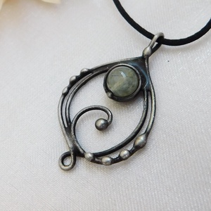 Prehnit medál  - ékszer - nyaklánc - medál - Meska.hu