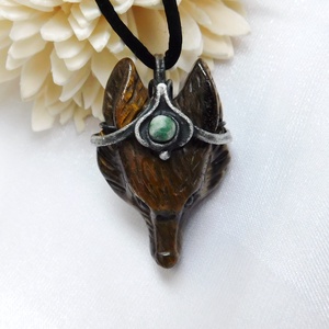 Tigrisszem farkas medál faacháttal - ékszer - nyaklánc - medál - Meska.hu