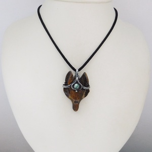 Tigrisszem farkas medál faacháttal - ékszer - nyaklánc - medál - Meska.hu