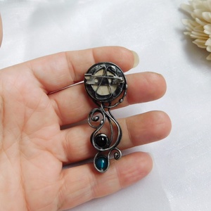 Kerámia bross / kitűző acháttal és ónixszal - ékszer - kitűző és bross - Meska.hu