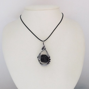 Nyers turmalin medál - ékszer - nyaklánc - medál - Meska.hu