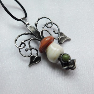 Gomba medál nefrit jádéval - Meska.hu