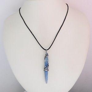Kétoldalas nyers kianit medál  - ékszer - nyaklánc - hosszú nyaklánc - Meska.hu