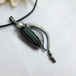 Szerafinit medál gyönggyel - ékszer - nyaklánc - medál - Meska.hu