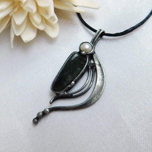 Szerafinit medál gyönggyel - Meska.hu