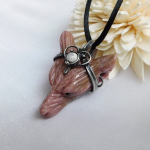 Rodonit farkas medál howlittal - ékszer - nyaklánc - medál - Meska.hu