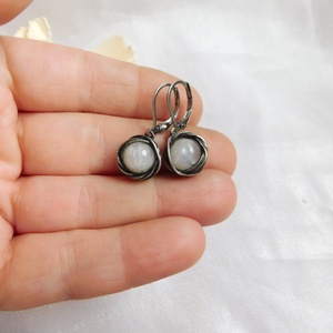 Szivárvány holdkő fülbevaló - ékszer - fülbevaló - lógós kerek fülbevaló - Meska.hu