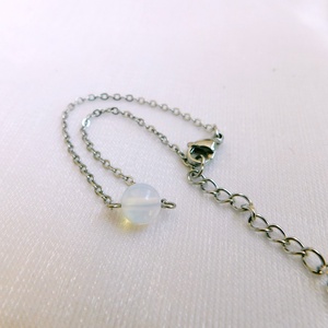 Acél karkötő opalit gyönggyel - ékszer - nyaklánc - medál - Meska.hu