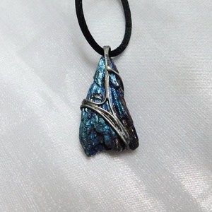 Kétoldalas nyers kianit medál - ékszer - nyaklánc - medál - Meska.hu