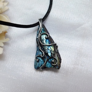 Kétoldalas nyers kianit medál - ékszer - nyaklánc - medál - Meska.hu