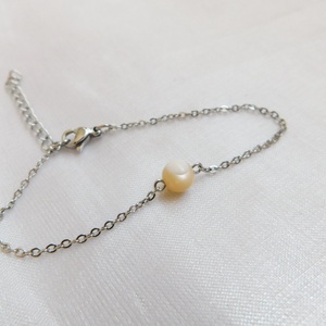 Gyöngyház karkötő, Ékszer, Karkötő, Karkötő medállal, Csomózás, Ékszerkészítés, MESKA