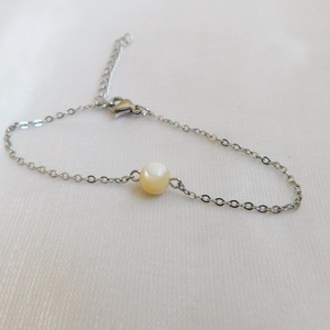 Gyöngyház karkötő - ékszer - karkötő - karkötő medállal - Meska.hu