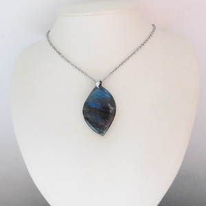 Labradorit medál acél láncon - ékszer - nyaklánc - medál - Meska.hu