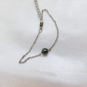 Acél karkötő hematittal - ékszer - nyaklánc - medál - Meska.hu