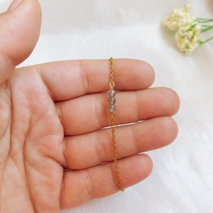 Acél karkötő labradorit gyöngyökkel - ékszer - nyaklánc - medál - Meska.hu