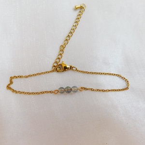 Acél karkötő labradorit gyöngyökkel - ékszer - nyaklánc - medál - Meska.hu