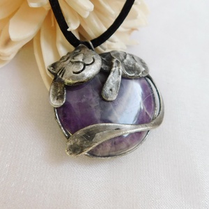 Ametiszt cica medál  - ékszer - nyaklánc - medálos nyaklánc - Meska.hu
