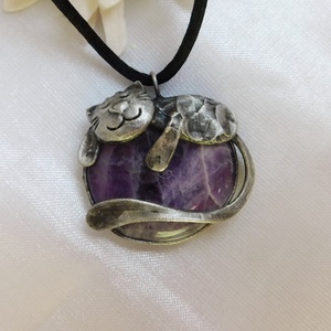 Ametiszt cica medál  - ékszer - nyaklánc - medálos nyaklánc - Meska.hu