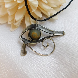 Hórusz szeme medál picasso jáspissal  - ékszer - nyaklánc - medálos nyaklánc - Meska.hu