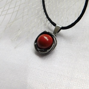 Mini vörös jáspis medál  - ékszer - nyaklánc - medálos nyaklánc - Meska.hu